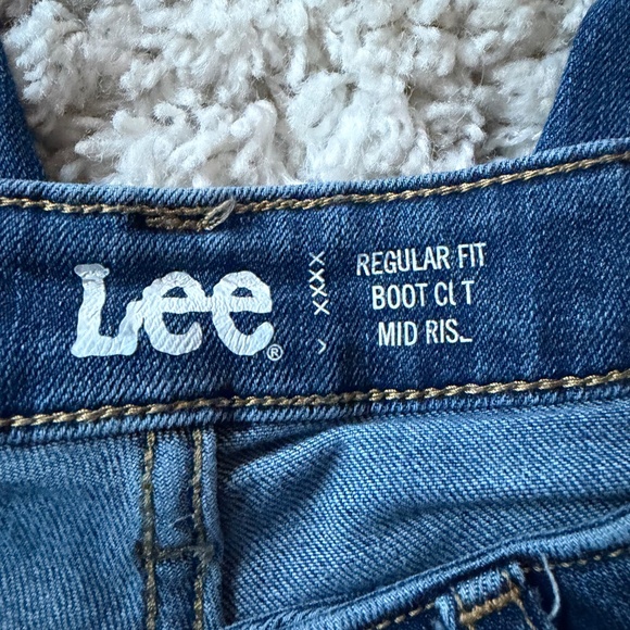 Classic Lee Women's Blue dark wash boot cut super cute women’s Straight Leg Jean - Picture 7 of 9